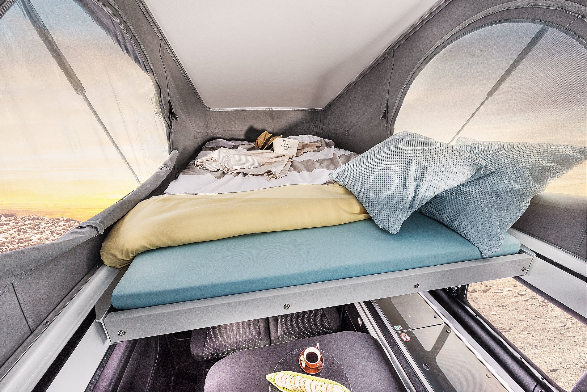 VANTourer Urban Toit relevable dans un camping-car compact