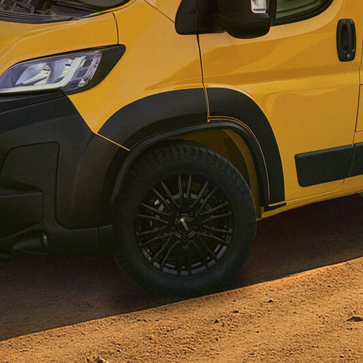 VANTourer Wild Edition Package 2026 – black 18" alloy wheels with off-road tyres