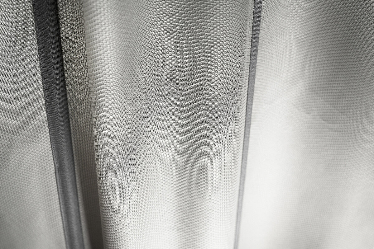 Duschvorhang aus Hightech-beschichteten Stoff, mit eingezogenen Fiberglas-Stangen