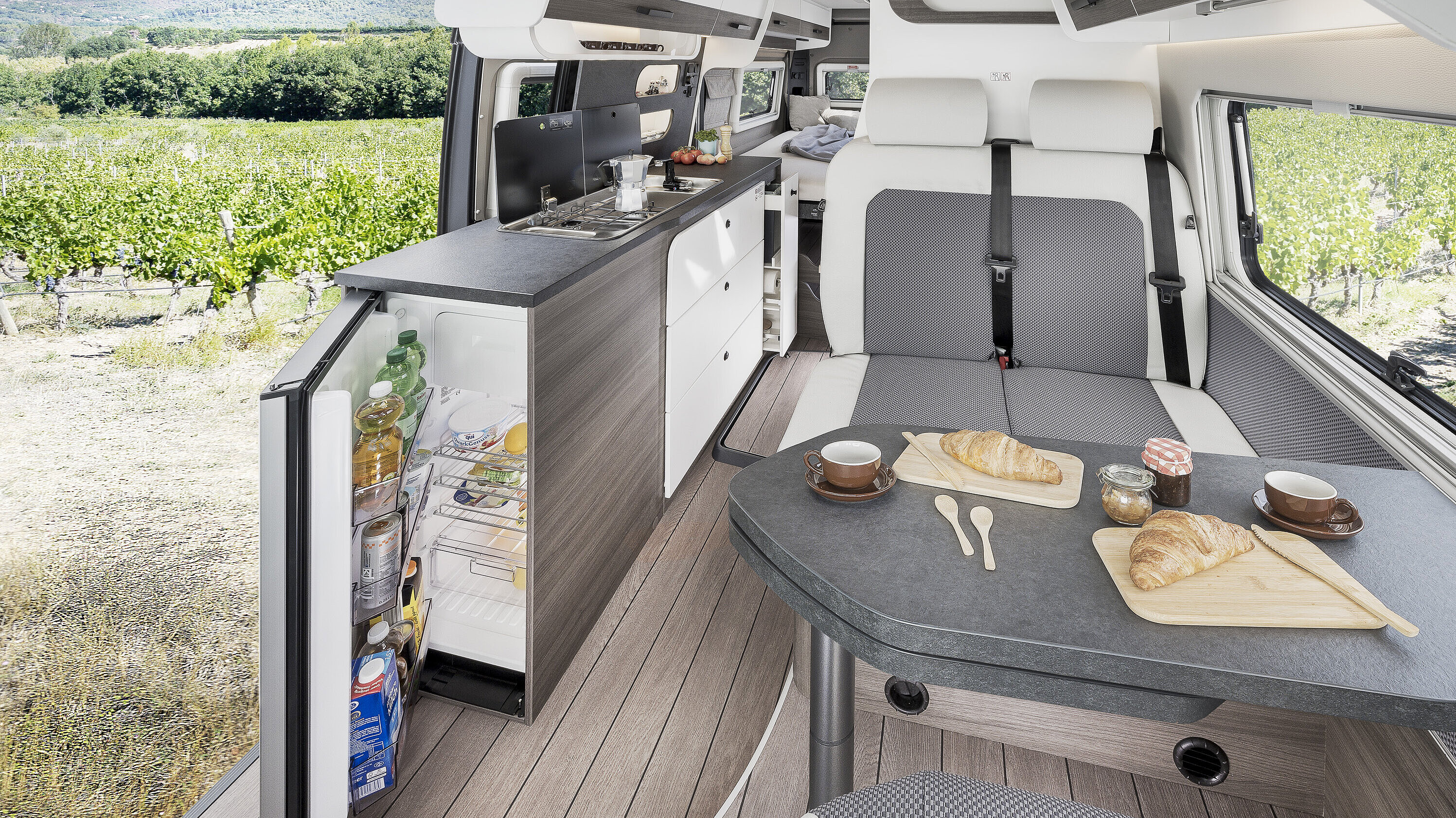 VANTourer 4-zone kitchen