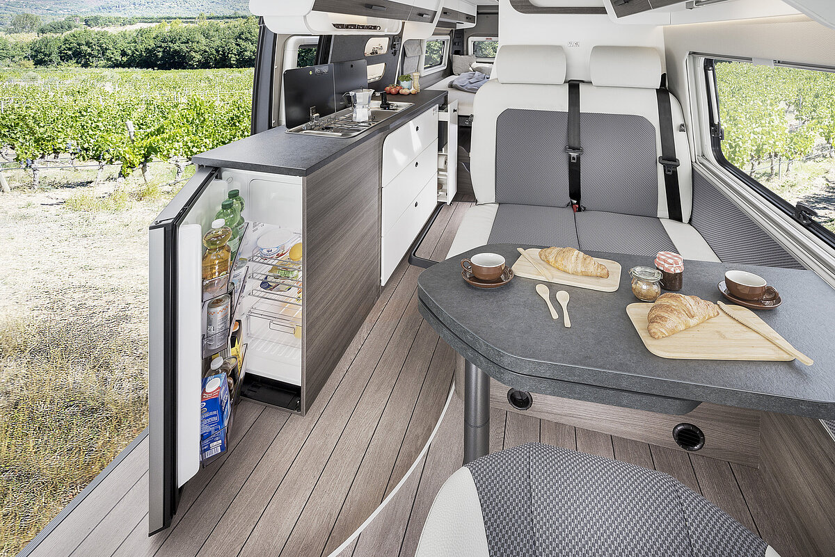 VANTourer Kastenwagen, Tisch eingeklappt