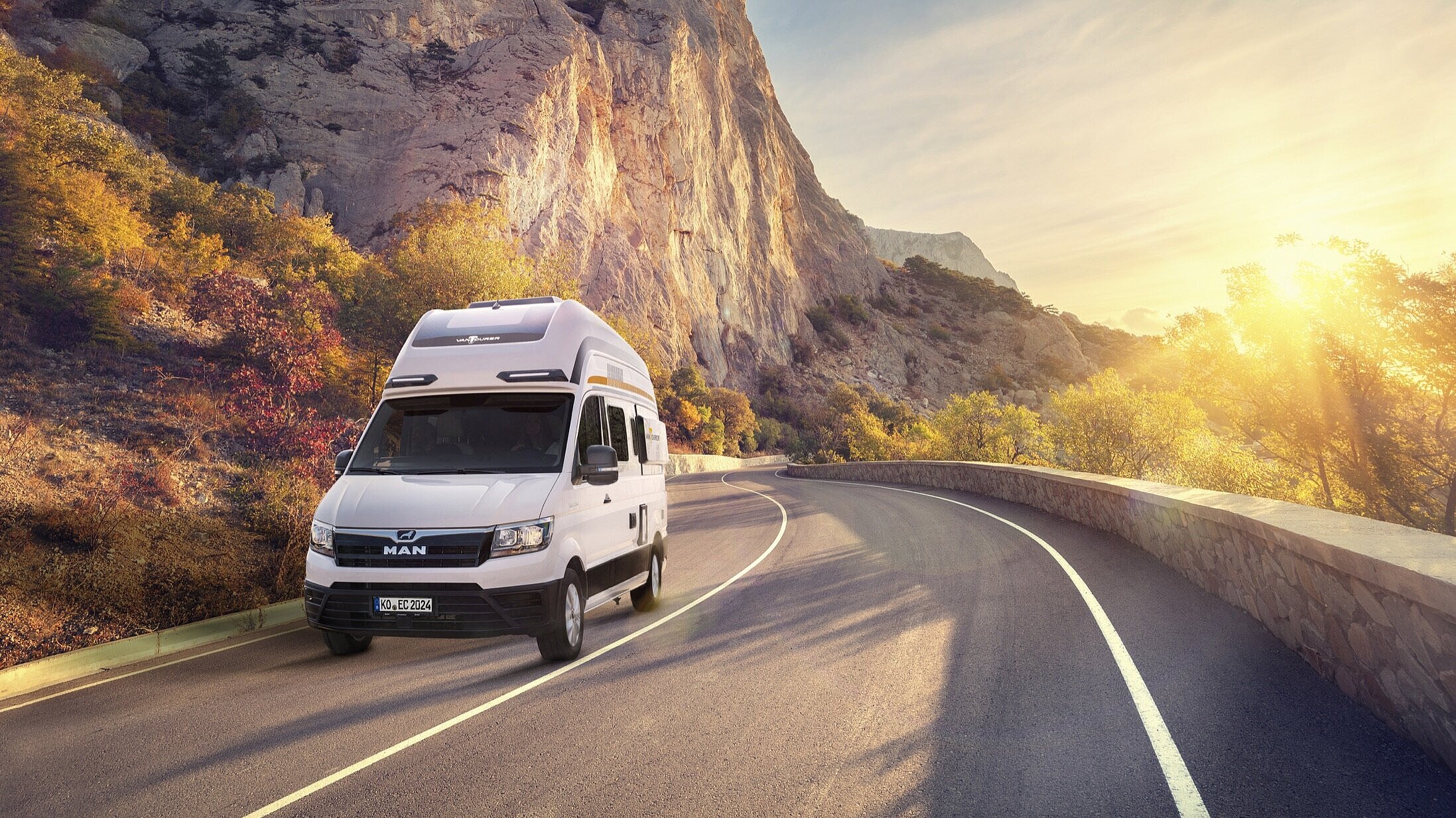 Campervan VANTourer 600 D MAN in Fahrsituation