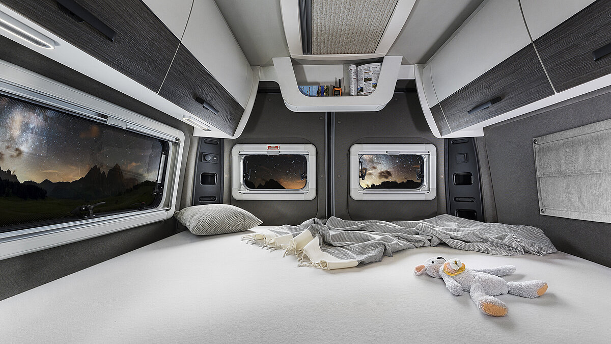 VANTourer double transverse bed