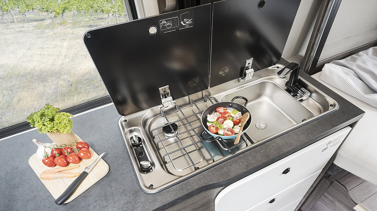 VANTourer 4-zone kitchen in the 600 L