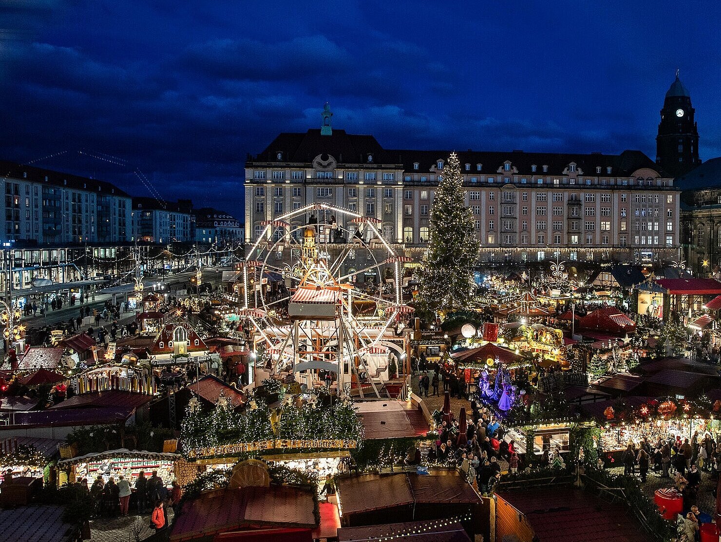 Nächster Halt: Weihnachtsmarkt im VANTourer Kastenwagen