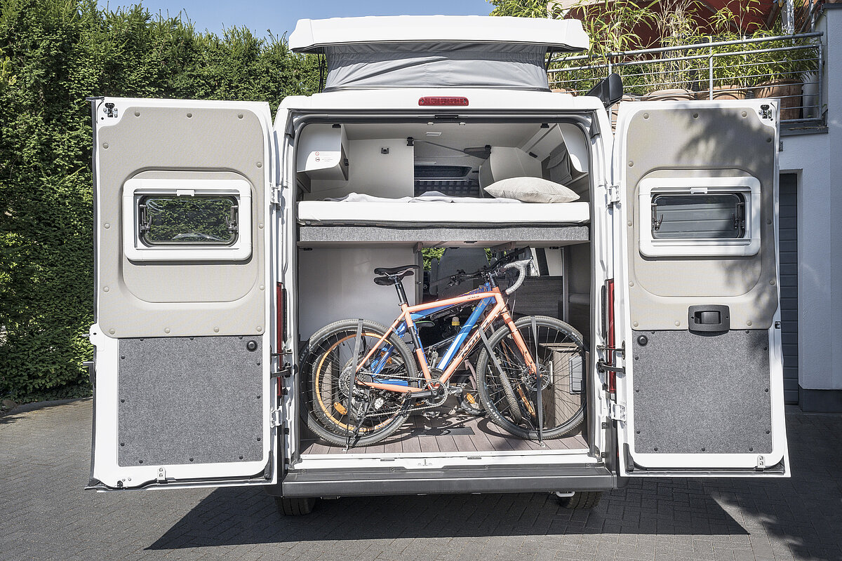 VANTourer 540 D mit Hubbett – beladen mit 4 Fahrrädern