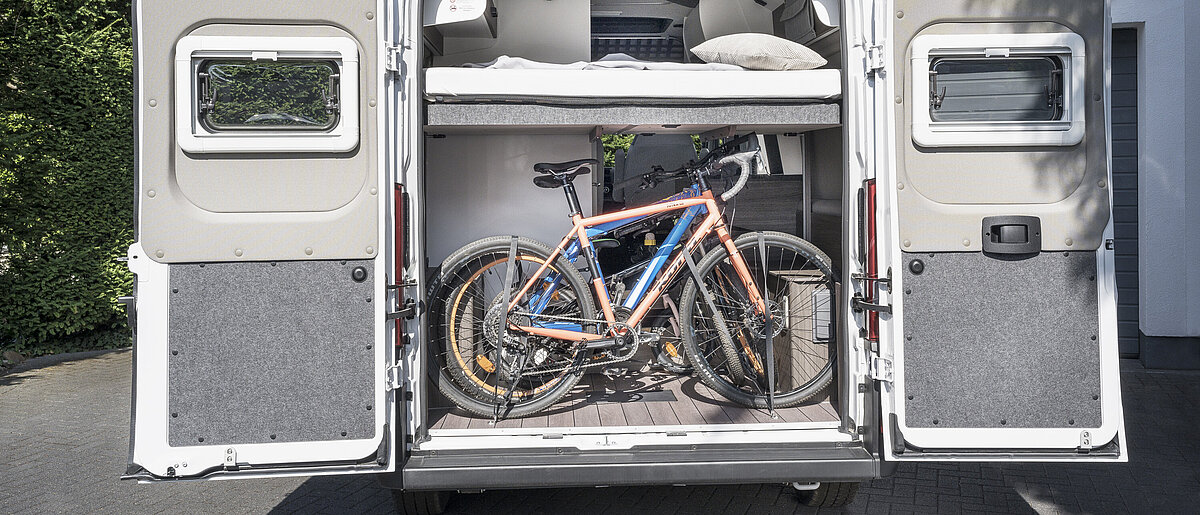 VANTourer 540 D beladen mit 4 Fahrrädern
