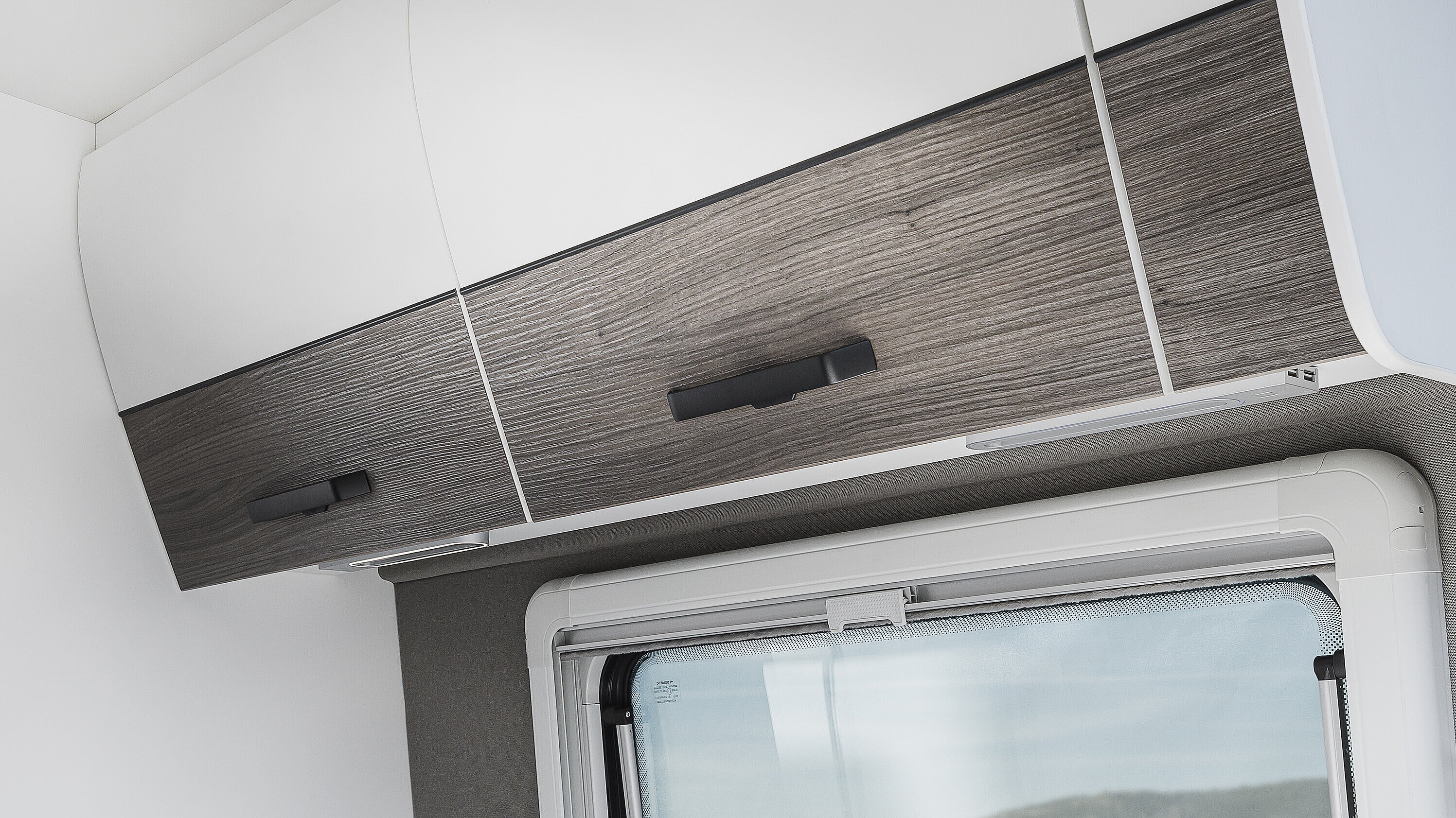 Praktisch, ordentlich und clever genutzt – so wird Stauraum im Campervan zum echten Vorteil.