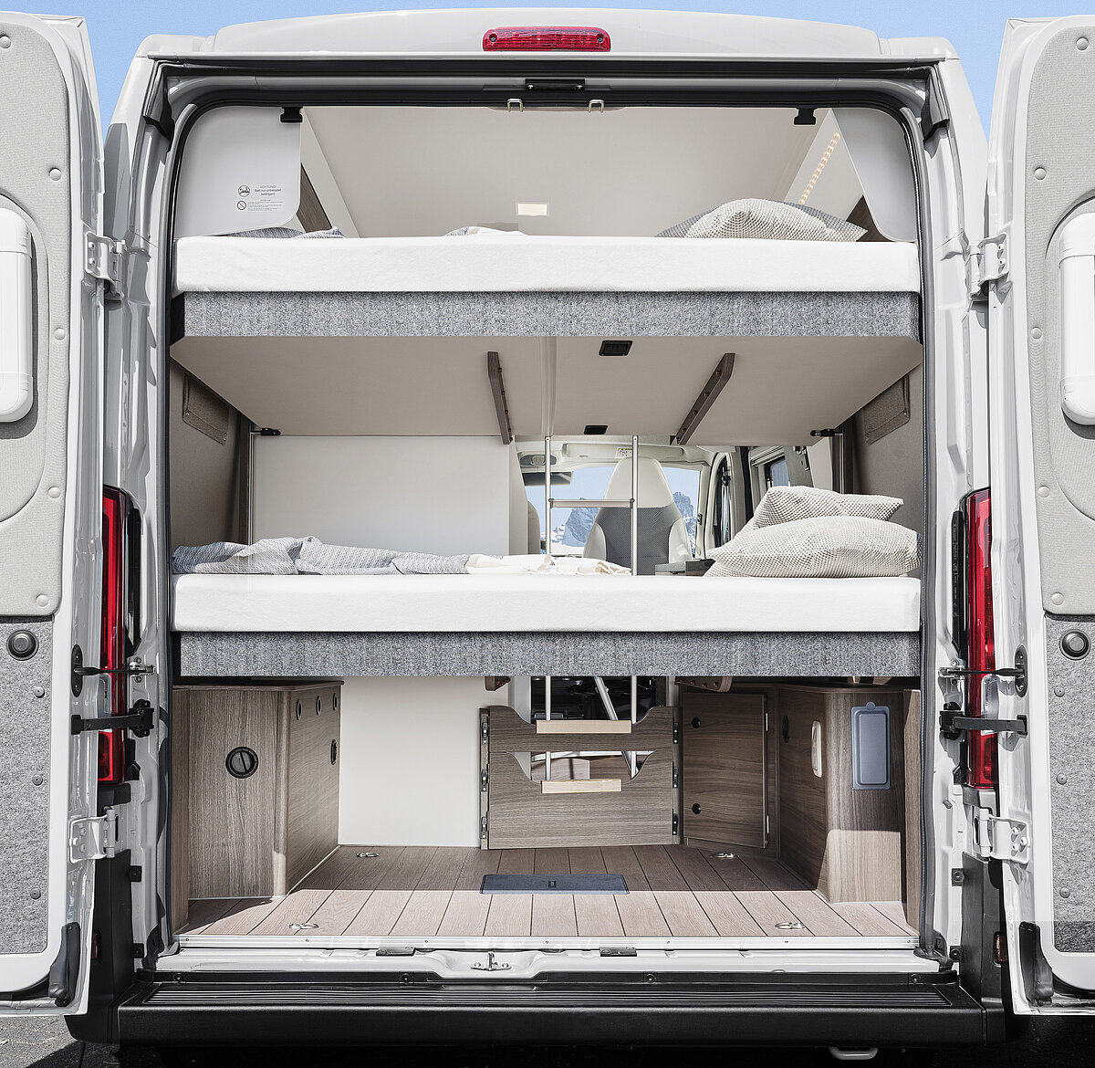 Furgone VANTourer con letto basculante e letto fisso aggiuntivo sottostante