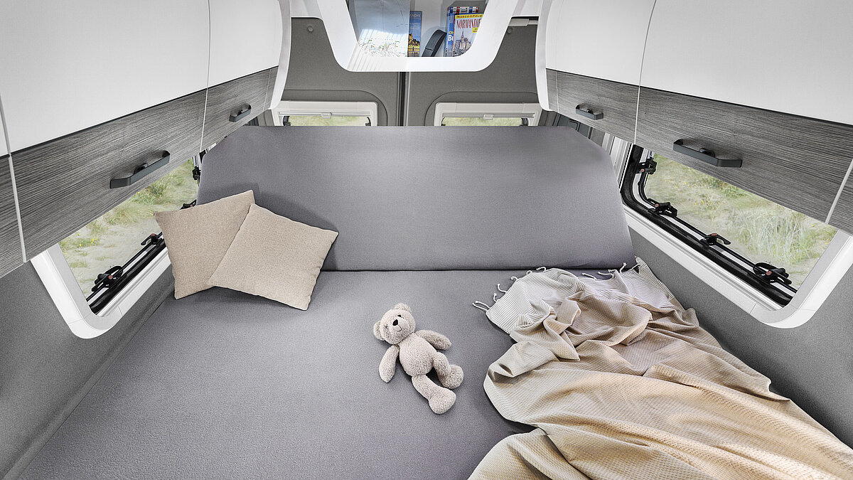 Bett im VANTourer 600 L mit Loungeumbau